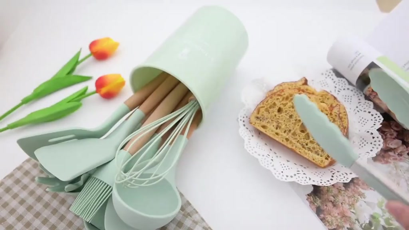 Jogo de Cozinha Kit C/12 Peças Utensílios de Cozinha em Silicone e Cabo de Madeira Antiaderentes