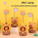 Luminária de Mesa Capivara Infantil - Apontador+Luz Noturna, Bateria 8h, Cores Suaves, Carregamento USB