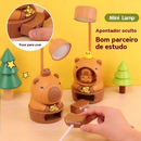 Luminária de Mesa Capivara Infantil - Apontador+Luz Noturna, Bateria 8h, Cores Suaves, Carregamento USB